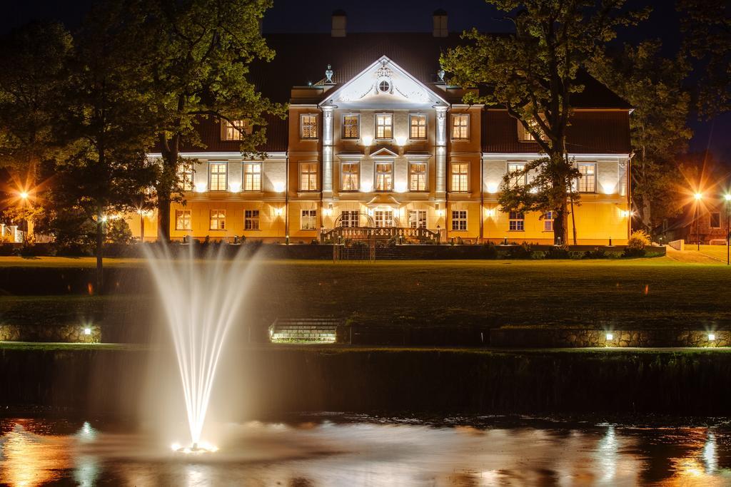 Malpils Manor Hotel Bagian luar foto